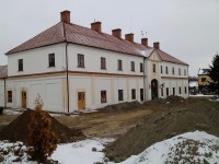 Obraz przedstawiający W Oleszycach rozpoczęły się prace remontowe przy Ratuszu