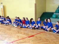 Obraz przedstawiający Piłkarki i piłkarze z Lubaczowa na "gościnnym" treningu w Dębicy