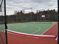 Obraz przedstawiający Dom Dziecka w Nowej Grobli ma własny kompleks boisk