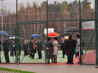 Obraz przedstawiający Dom Dziecka w Nowej Grobli ma własny kompleks boisk