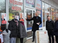 Obraz przedstawiający Grzegorz Napieralski i Tomasz Kamiński wspierali w Lubaczowie kandydatów SLD