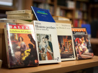 Obraz przedstawiający Wieczór poezji francuskiej w MBP w Lubaczowie - zobacz zdjęcia