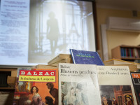 Obraz przedstawiający Wieczór poezji francuskiej w MBP w Lubaczowie - zobacz zdjęcia