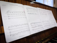 Obraz przedstawiający Wieczór poezji francuskiej w MBP w Lubaczowie - zobacz zdjęcia