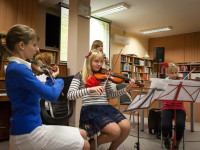 Obraz przedstawiający Wieczór poezji francuskiej w MBP w Lubaczowie - zobacz zdjęcia