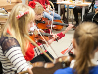 Obraz przedstawiający Wieczór poezji francuskiej w MBP w Lubaczowie - zobacz zdjęcia
