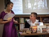 Obraz przedstawiający Wieczór poezji francuskiej w MBP w Lubaczowie - zobacz zdjęcia