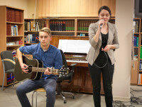 Obraz przedstawiający Wieczór poezji francuskiej w MBP w Lubaczowie - zobacz zdjęcia