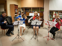 Obraz przedstawiający Wieczór poezji francuskiej w MBP w Lubaczowie - zobacz zdjęcia