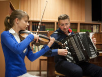 Obraz przedstawiający Wieczór poezji francuskiej w MBP w Lubaczowie - zobacz zdjęcia
