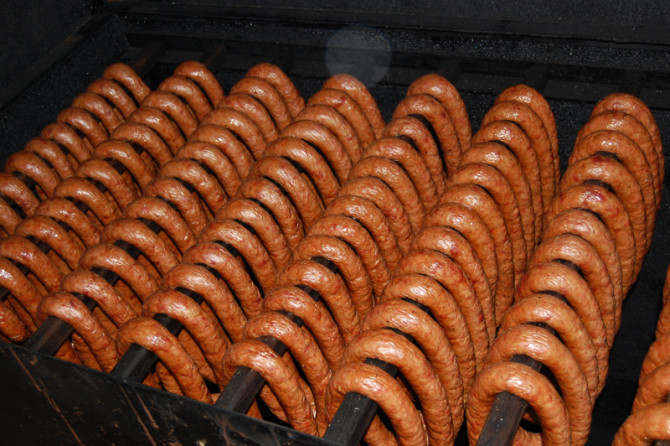 Obraz przedstawiający Tradycyjnie i bez konserwantów - tak robią wędliny "Załuscy"