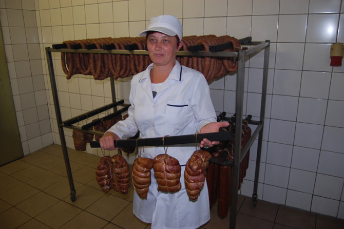 Obraz przedstawiający Tradycyjnie i bez konserwantów - tak robią wędliny "Załuscy"