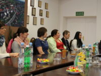 Obraz przedstawiający W Lubaczowie rozdali pierwsze decyzje programu „Rodzina 500+”