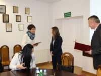 Obraz przedstawiający W Lubaczowie rozdali pierwsze decyzje programu „Rodzina 500+”