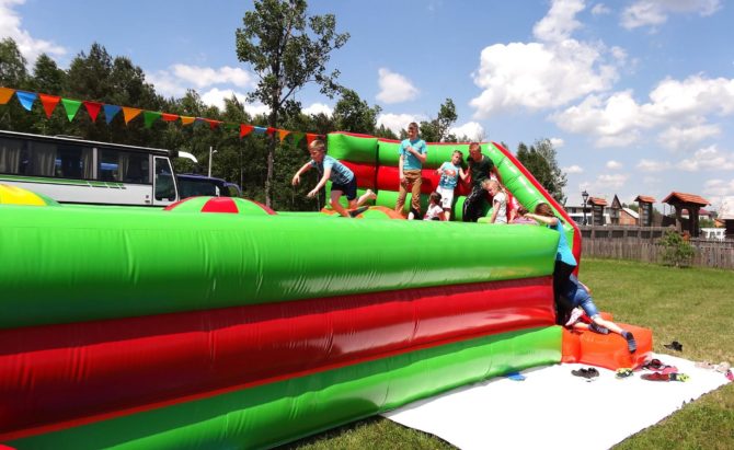 Obraz przedstawiający Świetna zabawa i wiele atrakcji na Dzień Dziecka w Kresowej Osadzie
