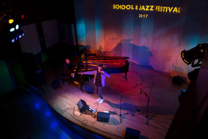 Obraz przedstawiający SCHOOL & JAZZ FESTIVAL w Lubaczowie - zdjęcia z koncertu jury