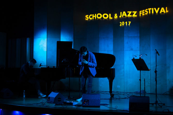 Obraz przedstawiający SCHOOL & JAZZ FESTIVAL w Lubaczowie - zdjęcia z koncertu jury