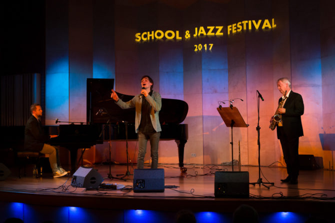 Obraz przedstawiający SCHOOL & JAZZ FESTIVAL w Lubaczowie - zdjęcia z koncertu jury