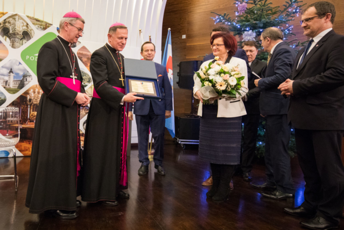 Obraz przedstawiający Abp. Mieczysław Mokrzycki "Zasłużony dla Województwa Podkarpackiego"