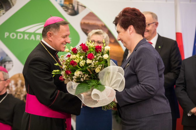 Obraz przedstawiający Abp. Mieczysław Mokrzycki "Zasłużony dla Województwa Podkarpackiego"