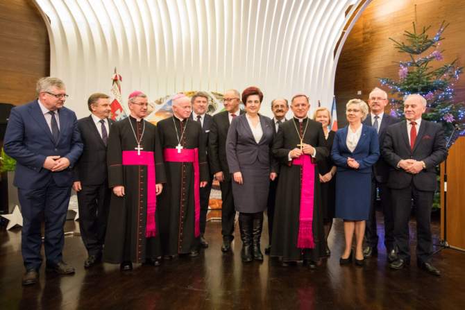 Obraz przedstawiający Abp. Mieczysław Mokrzycki "Zasłużony dla Województwa Podkarpackiego"