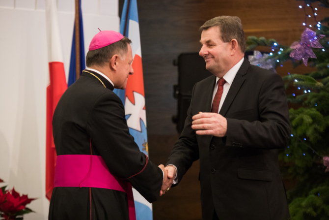 Obraz przedstawiający Abp. Mieczysław Mokrzycki "Zasłużony dla Województwa Podkarpackiego"