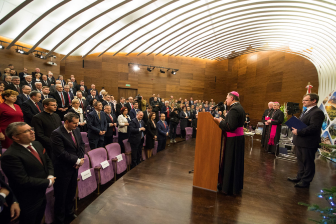 Obraz przedstawiający Abp. Mieczysław Mokrzycki "Zasłużony dla Województwa Podkarpackiego"