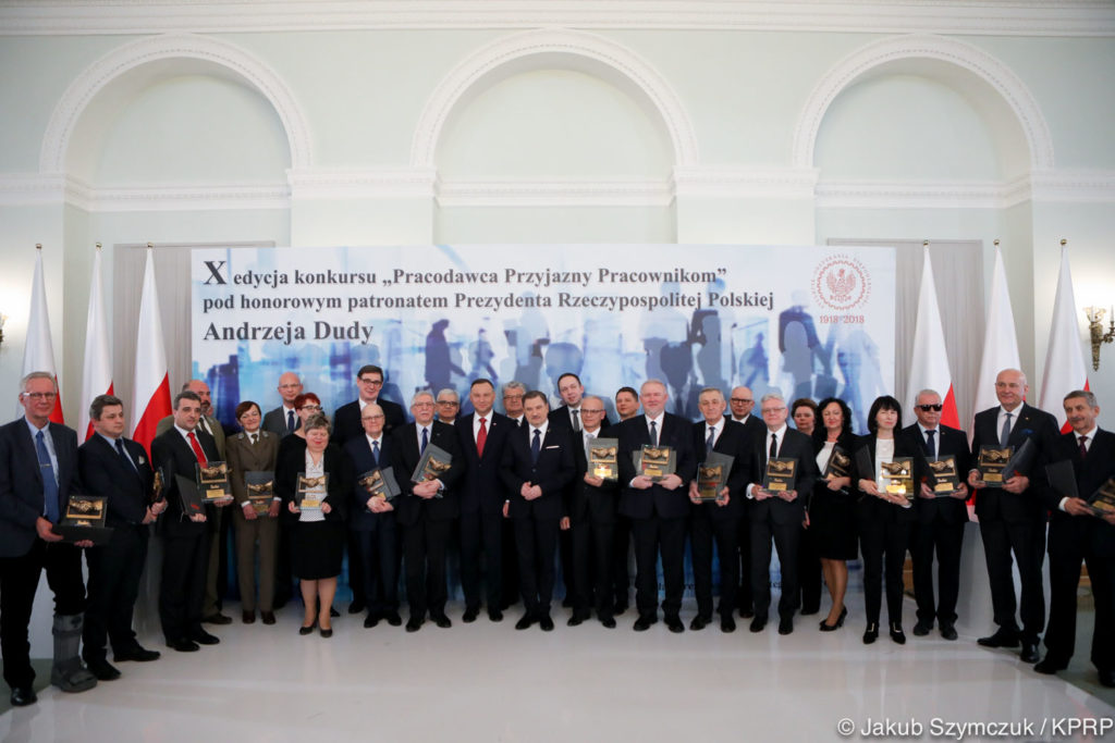 Obraz przedstawiający Grażyna Zagrobelna laureatką konkursu „Pracodawca Przyjazny Pracownikom"