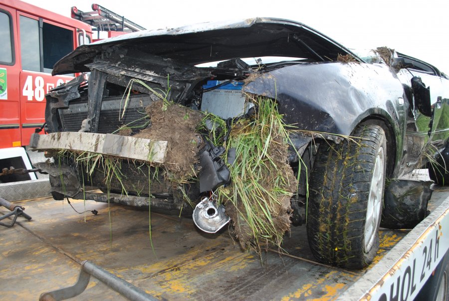 Dachowanie Audi w Nowym Dzikowie, "wszyscy uciekli
