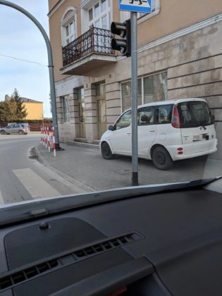 Obraz przedstawiający Lubaczowscy mistrzowie parkowania - zobacz zdjęcia