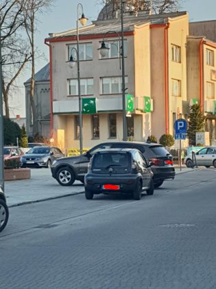 Obraz przedstawiający Lubaczowscy mistrzowie parkowania - zobacz zdjęcia