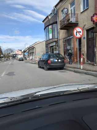 Obraz przedstawiający Lubaczowscy mistrzowie parkowania - zobacz zdjęcia