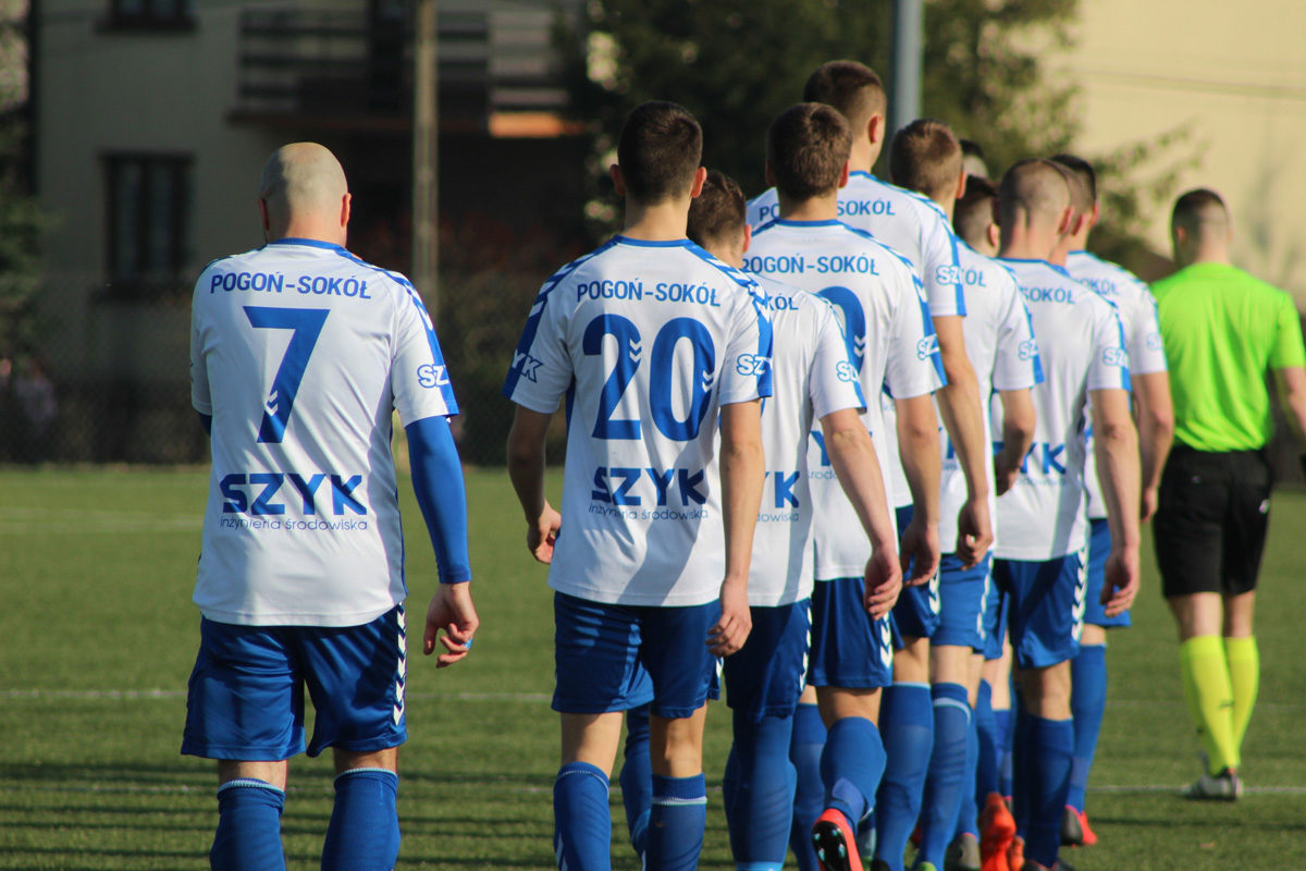Obraz przedstawiający Piłka nożna: zwycięstwo Pogoni-Sokoła Lubaczów, wysoka porażka Roztocza Narol