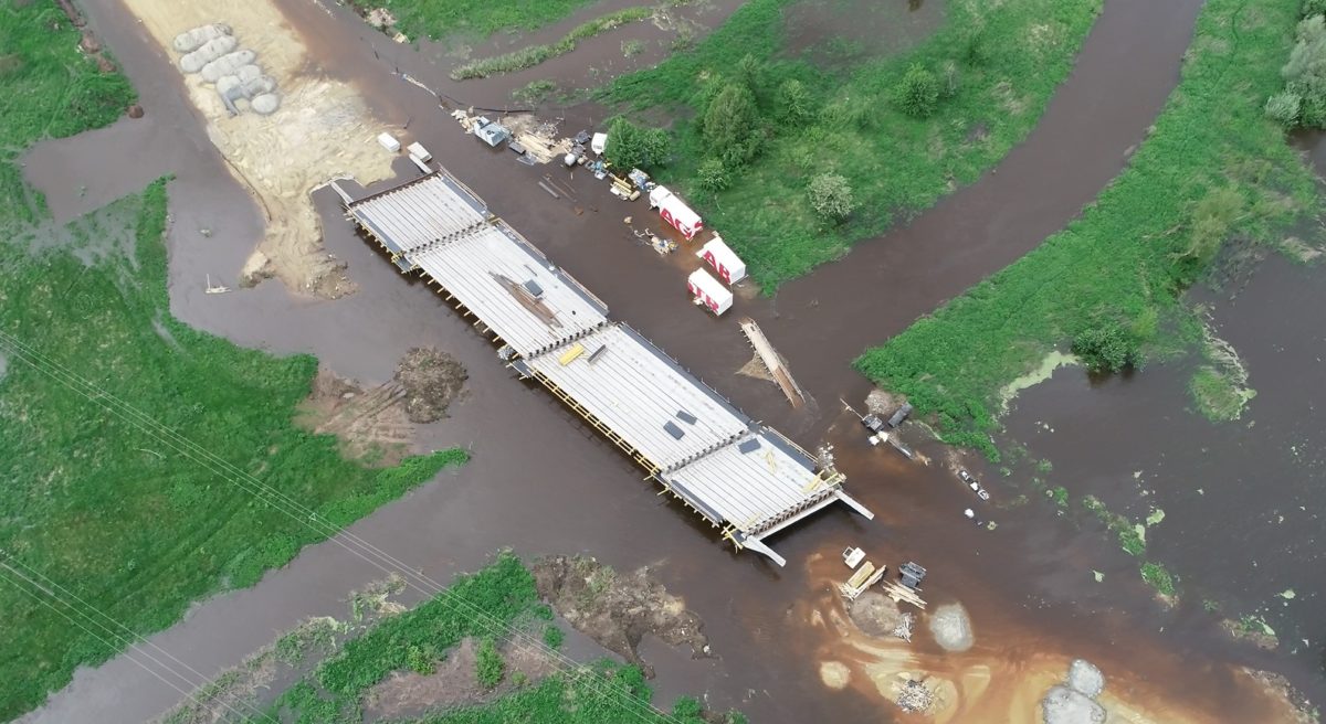 Obraz przedstawiający Podwyższone stany rzek w okolicy - zobaczcie zdjęcia