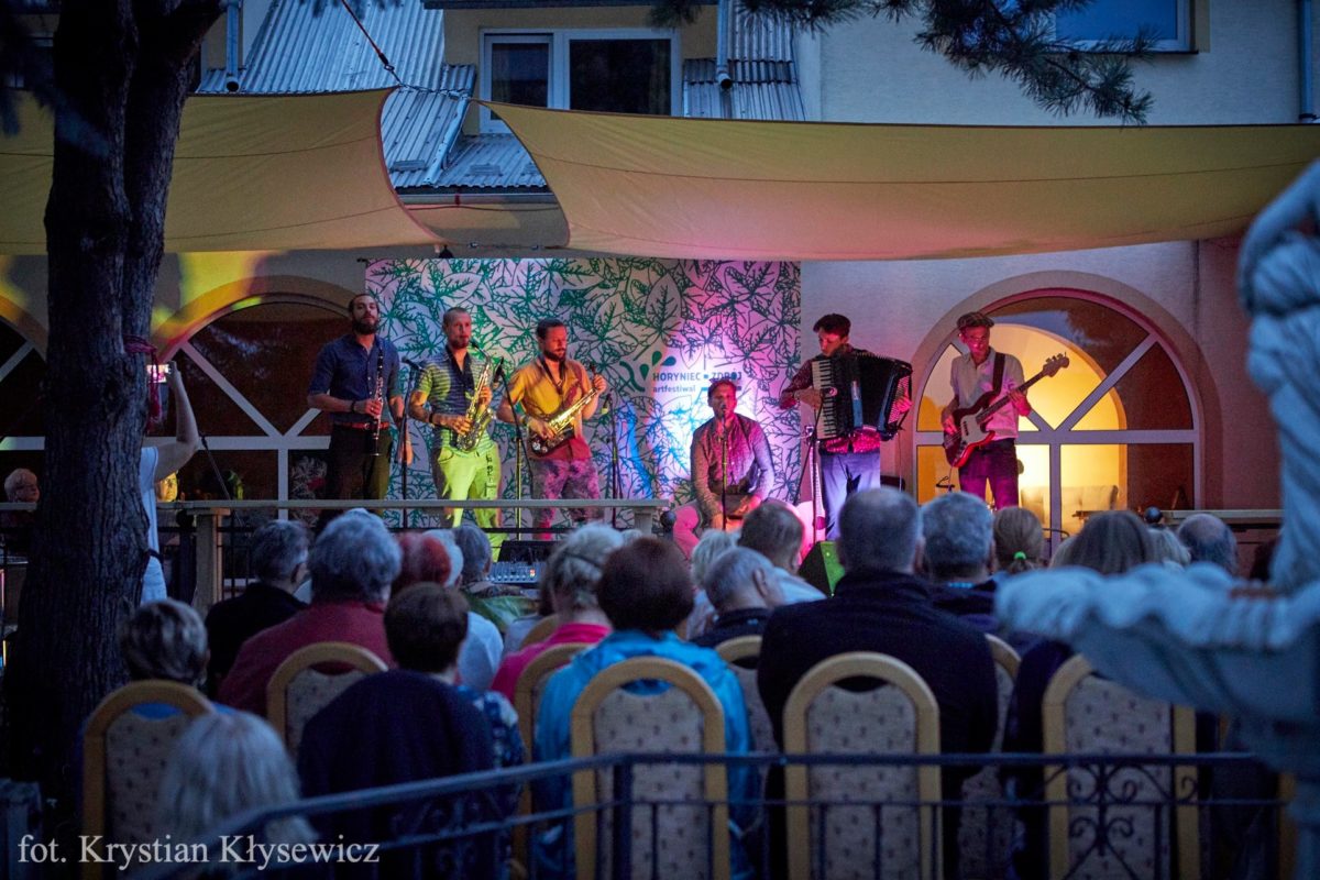 Obraz przedstawiający W Horyńcu-Zdroju trwa Art Festiwal
