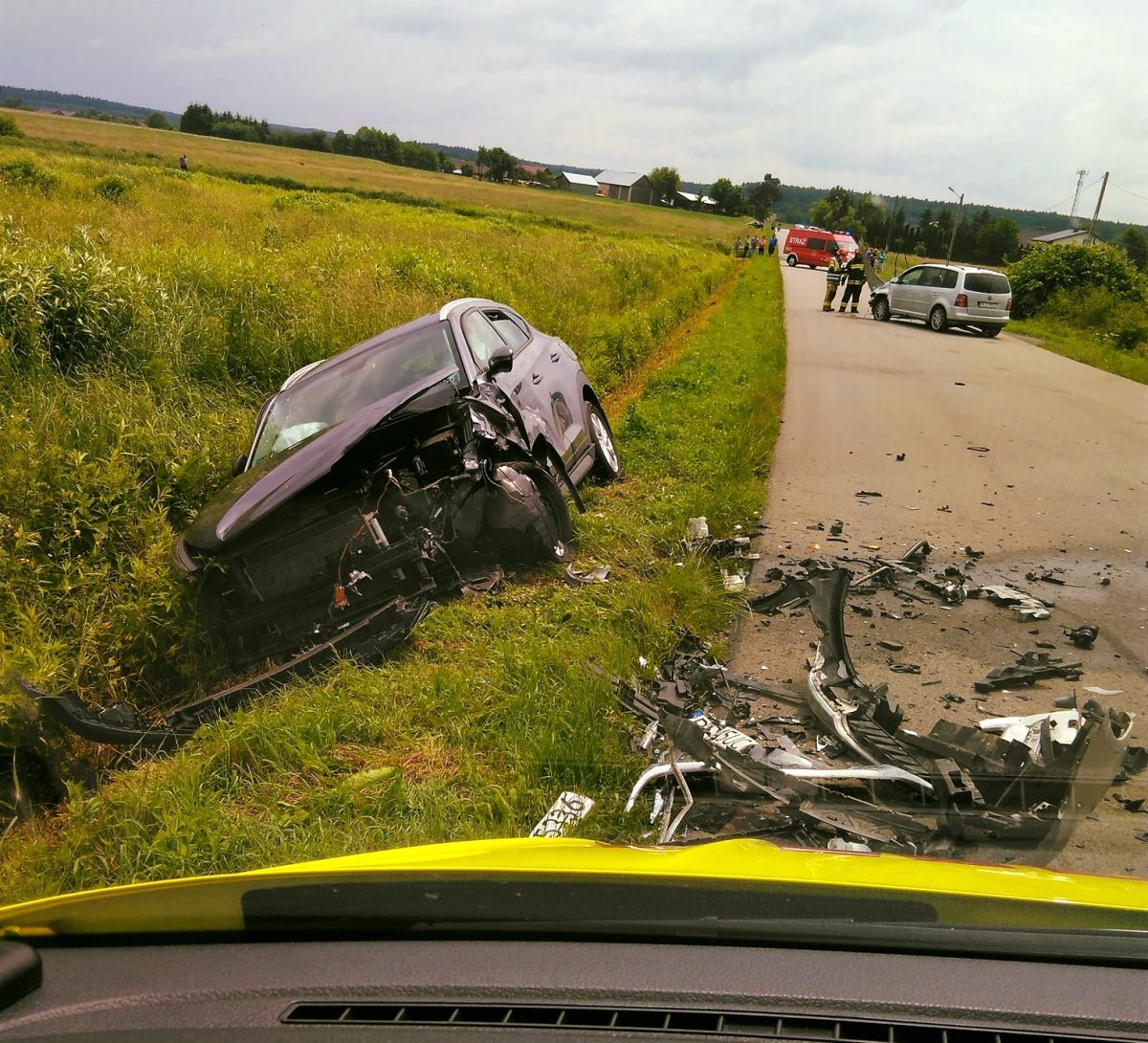 Obraz przedstawiający Czołowe zderzenie na drodze powiatowej pod Łukawcem