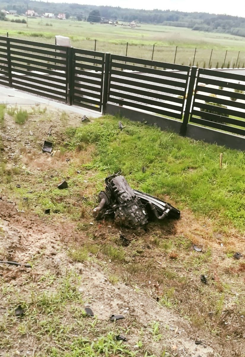 Obraz przedstawiający Czołowe zderzenie na drodze powiatowej pod Łukawcem