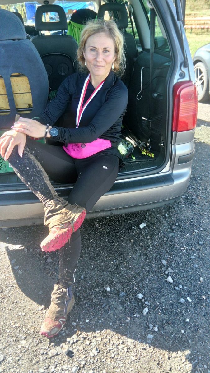 Obraz przedstawiający Małgorzata Kubiszyn na podium Półmaratonu Górskiego w Prudniku