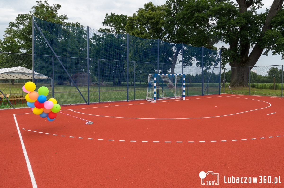 Obraz przedstawiający Uroczyste otwarcie kompleksu boisk w Krowicy Samej [ZDJĘCIA]