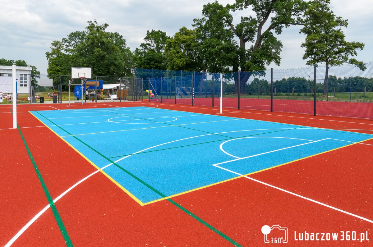 Obraz przedstawiający Uroczyste otwarcie kompleksu boisk w Krowicy Samej [ZDJĘCIA]