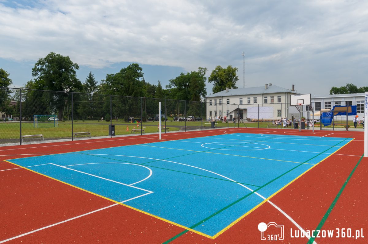 Obraz przedstawiający Uroczyste otwarcie kompleksu boisk w Krowicy Samej [ZDJĘCIA]