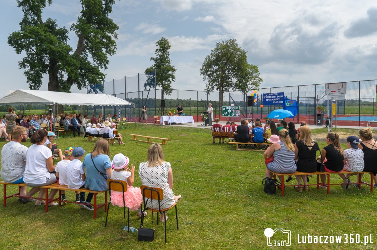 Obraz przedstawiający Uroczyste otwarcie kompleksu boisk w Krowicy Samej [ZDJĘCIA]