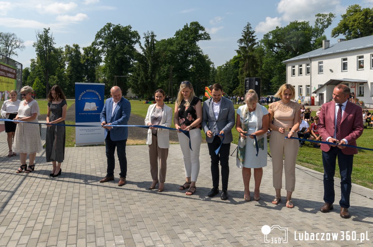 Obraz przedstawiający Uroczyste otwarcie kompleksu boisk w Krowicy Samej [ZDJĘCIA]
