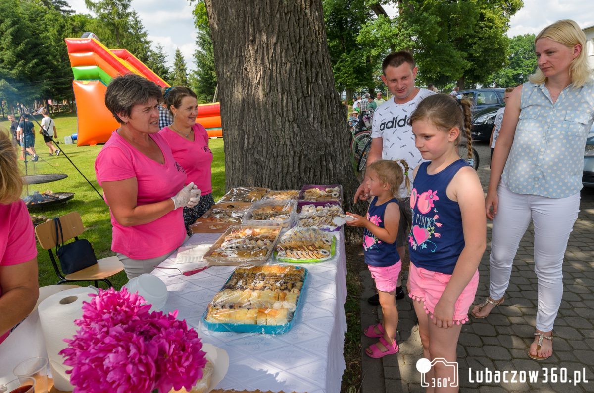 Obraz przedstawiający Uroczyste otwarcie kompleksu boisk w Krowicy Samej [ZDJĘCIA]