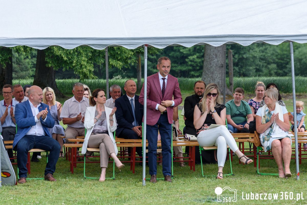 Obraz przedstawiający Uroczyste otwarcie kompleksu boisk w Krowicy Samej [ZDJĘCIA]