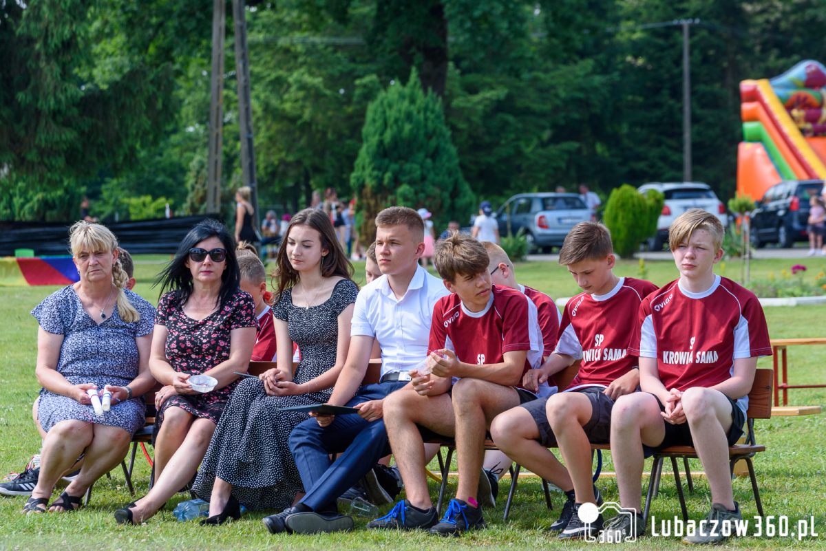 Obraz przedstawiający Uroczyste otwarcie kompleksu boisk w Krowicy Samej [ZDJĘCIA]