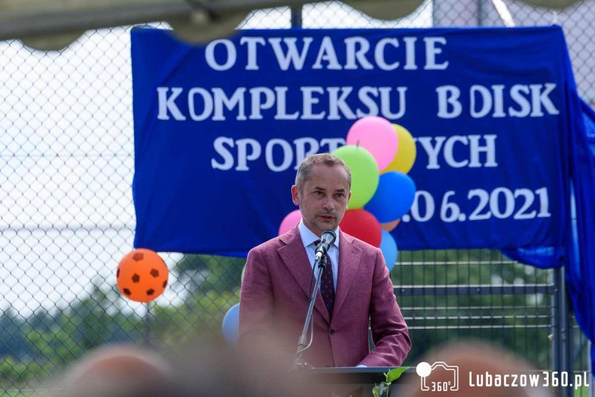 Obraz przedstawiający Uroczyste otwarcie kompleksu boisk w Krowicy Samej [ZDJĘCIA]
