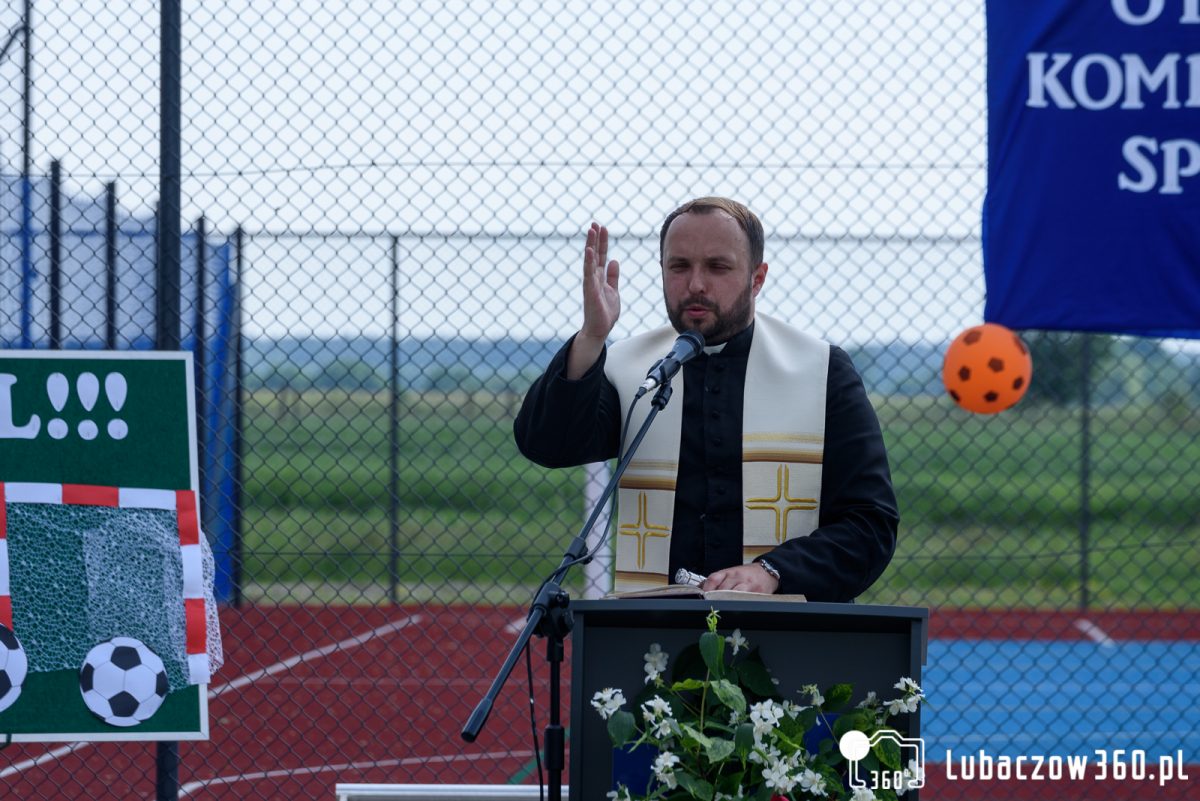 Obraz przedstawiający Uroczyste otwarcie kompleksu boisk w Krowicy Samej [ZDJĘCIA]