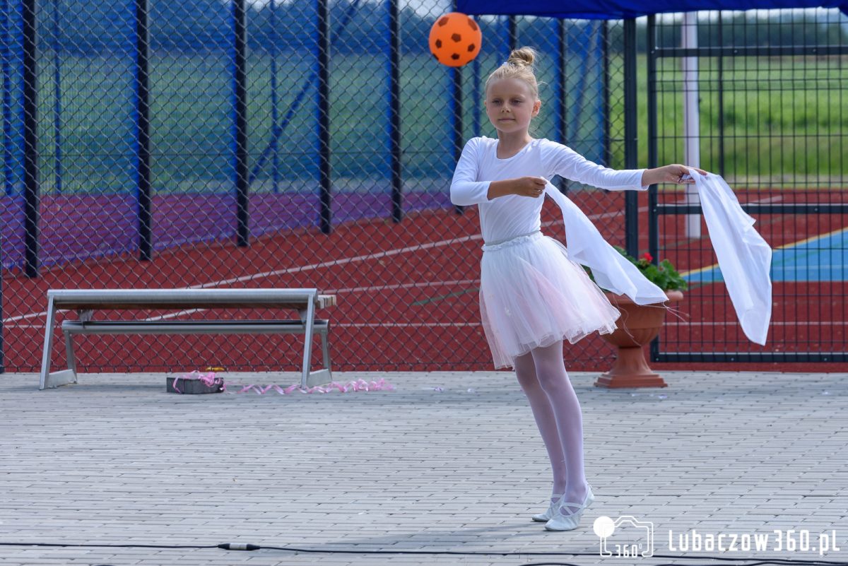 Obraz przedstawiający Uroczyste otwarcie kompleksu boisk w Krowicy Samej [ZDJĘCIA]