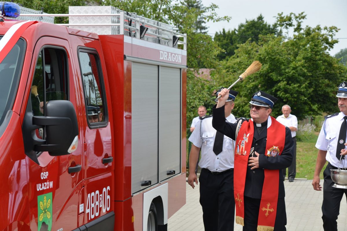 Obraz przedstawiający Uroczyste poświęcenie wozu strażackiego w Ułazowie